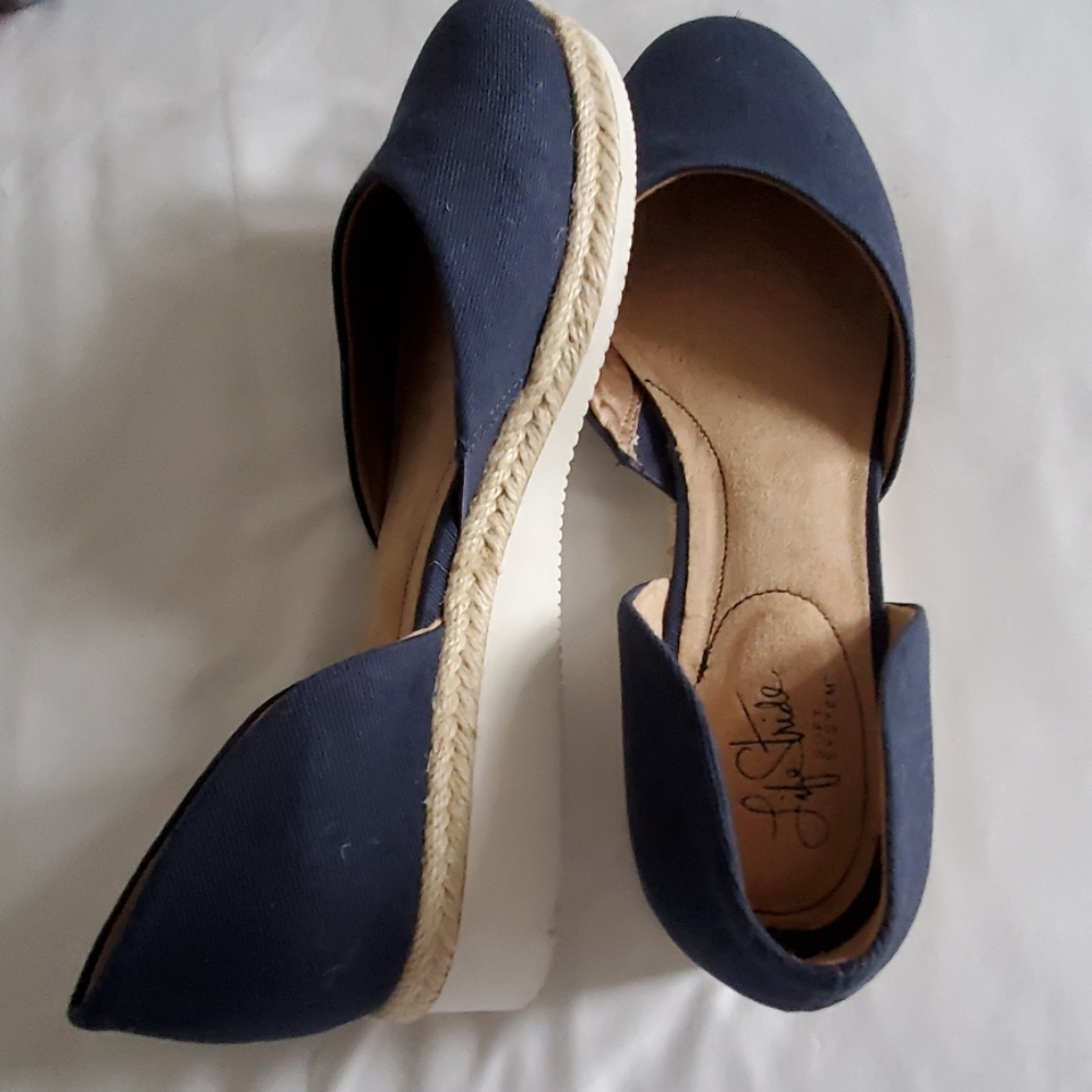 Shoes - Picture 6 of 8